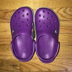 Girls Size 3 Purple Crocs (BRAND NEW)